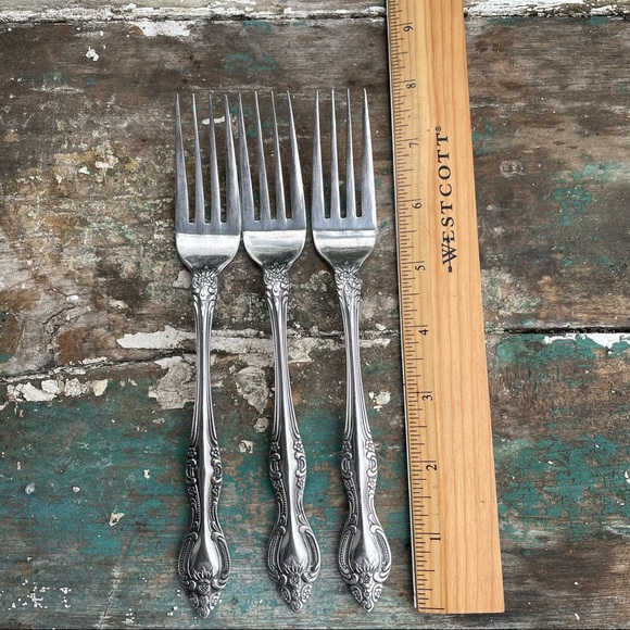 Rogers silver ornate flatware dinner Forks stainless vintage set of 3 - Picture 3 of 5